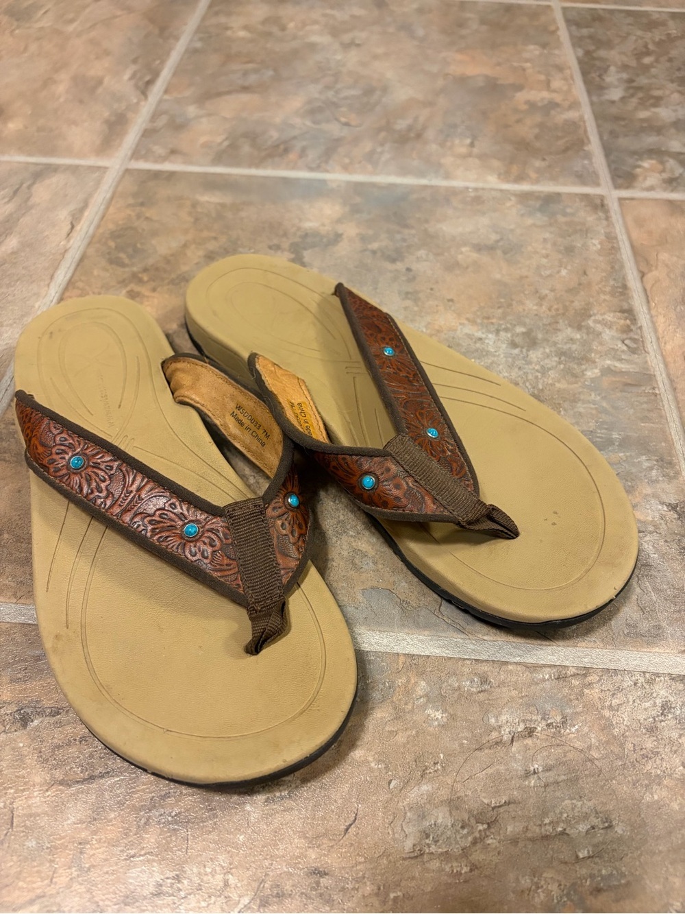 TWISTED X WOMEN'S TOOLED TEAL STUDDED LEATHER SANDALS SIZE 7